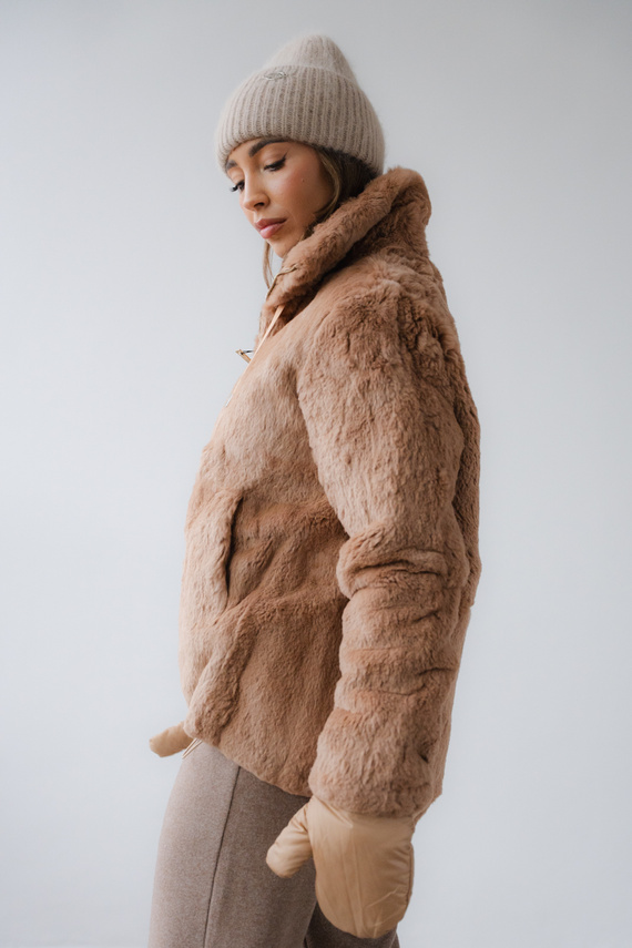 Czarna kurtka puchowa Arianna z futrzanym kapturem 