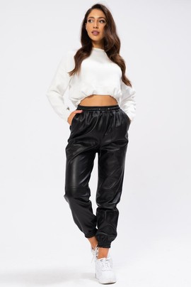 Czarne skórzane spodnie o luźnym kroju