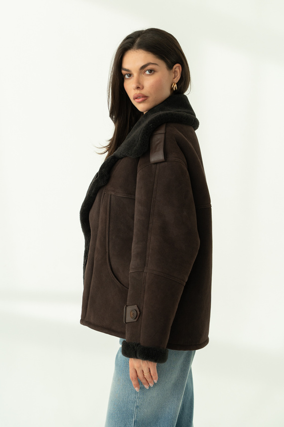 Naturalny brązowy kożuch ze skór jagnięcych