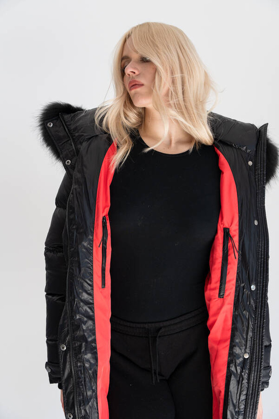 Czarna puchowa kurtka Farrow z kapturem obszytym futrem lisa