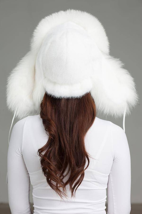 Biała uszanka z naturalnego futra lisa i norki