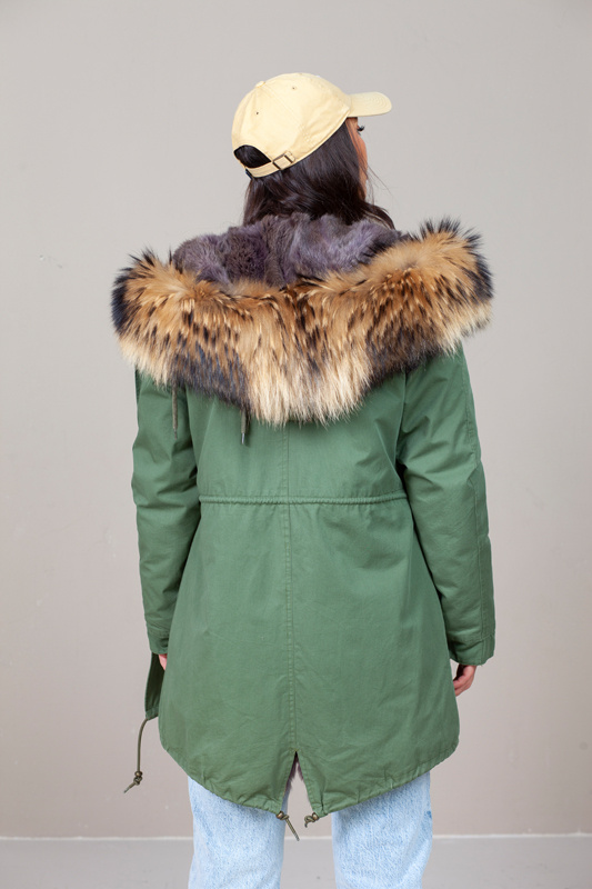 Kurtka parka w kolorze khaki obszyta naturalnym futrem królika