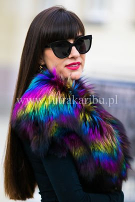 Kołnierz wykonany z naturalnego futra lisa srebrnego w odcieniach - multikolor.