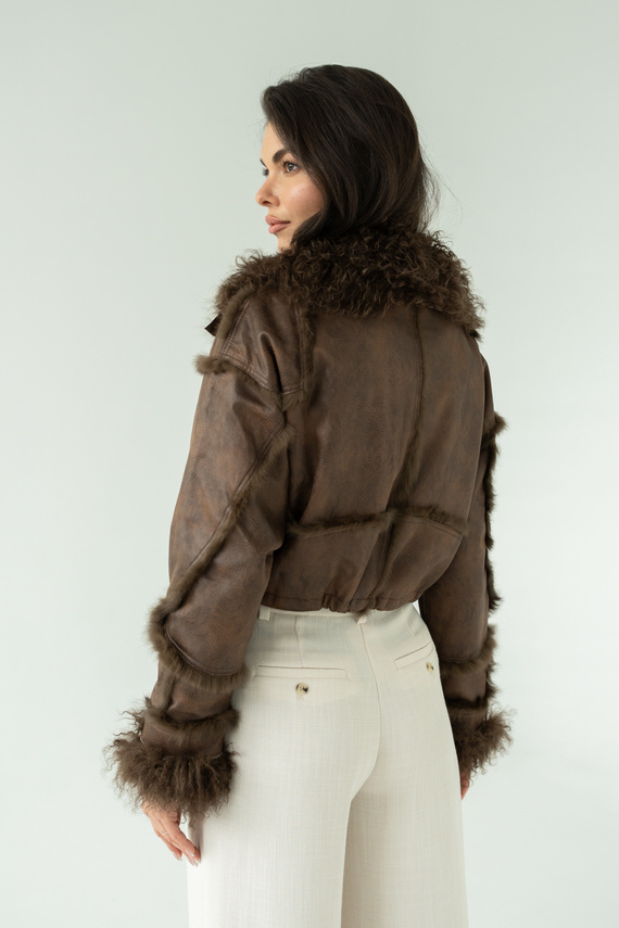 Krótkie futerko z królika w kolorze czekoladowego brązu