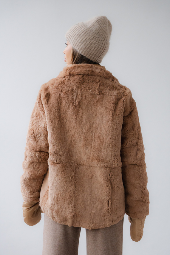 Czarna kurtka puchowa Arianna z futrzanym kapturem 