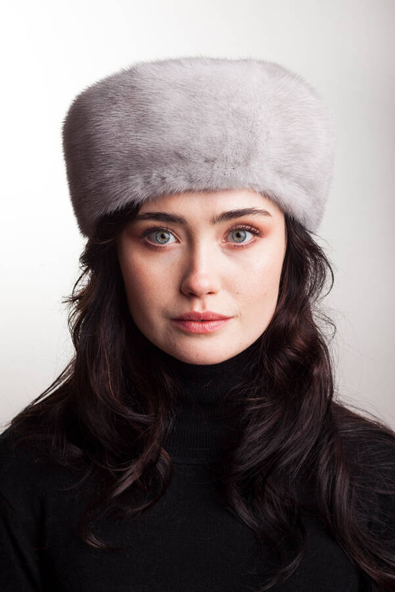 Szafirowy toczek z naturalnego futra norki