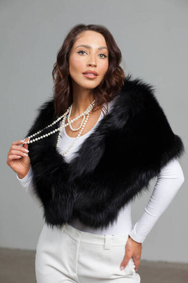 Czarna futrzana etola z lisa