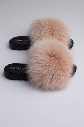 Beżowe klapki skórzane z naturalnym futrem z lisa