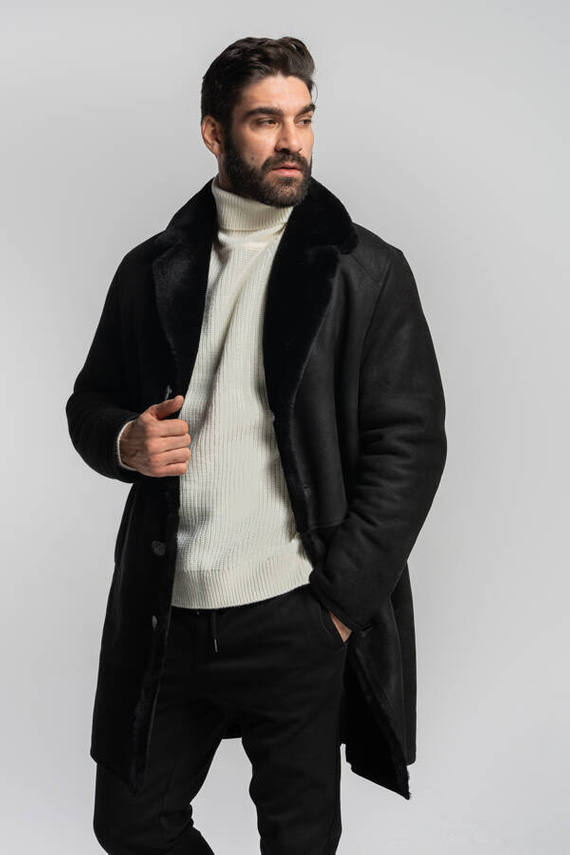 Czarny długi kożuch męski ze skór jagnięcych