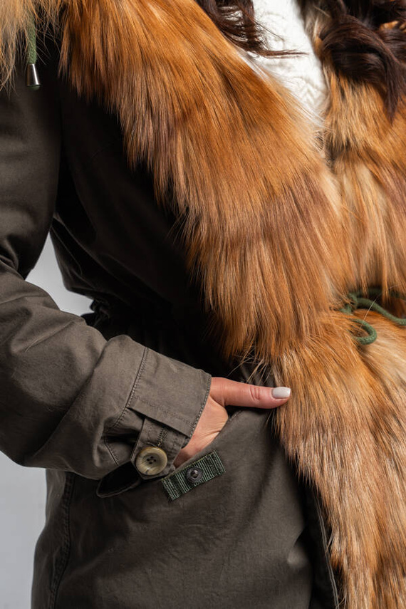 Khaki kurtka parka obszyta naturalnym futrem z lisa płomienistego