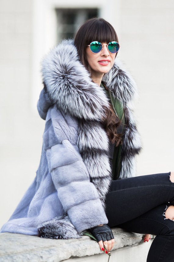 Parka damska z naturalnego futra norki w kolorze szafirowym obszyta srebrnym lisem